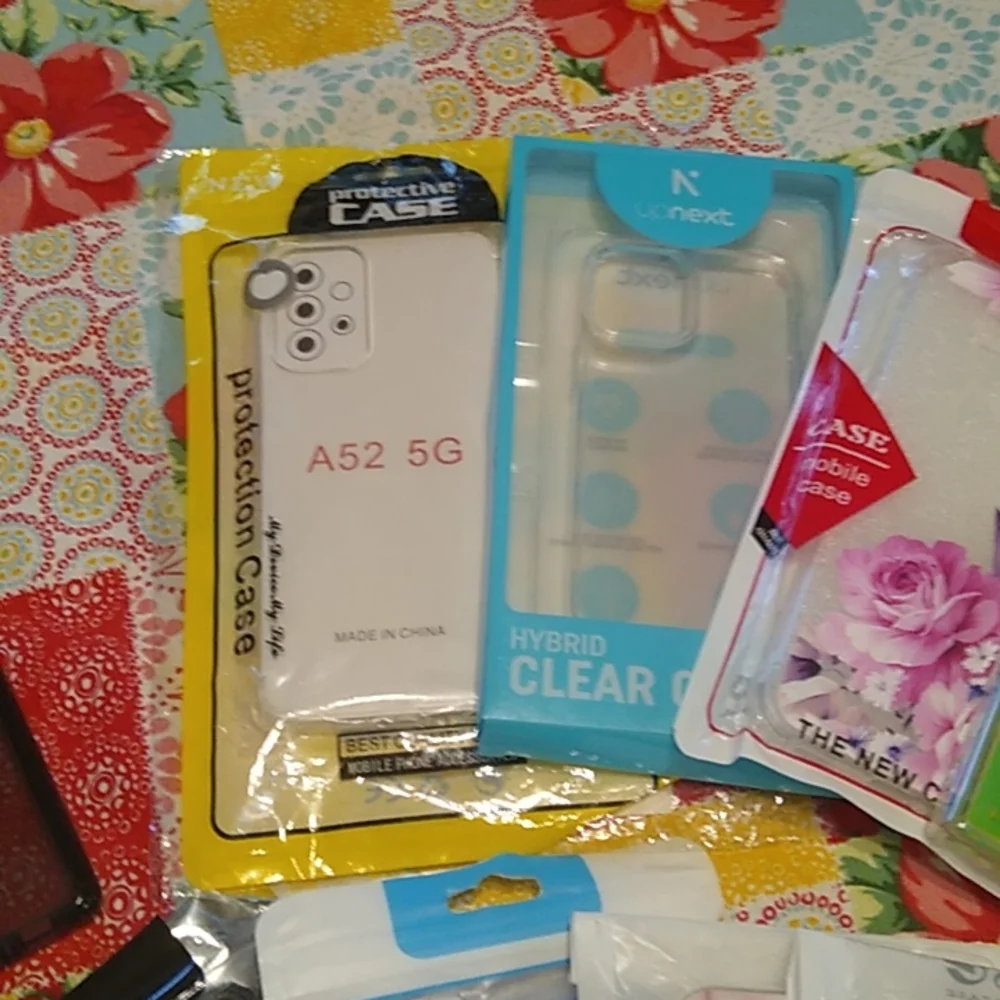Phone cases bundle - Picture 3 of 16